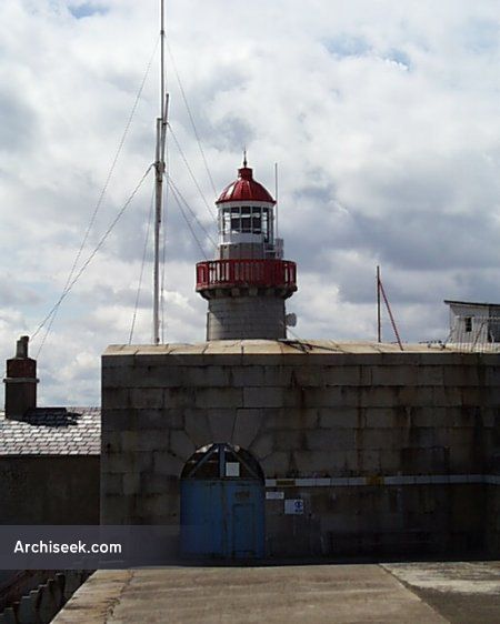south_pier_lighthouse_lge