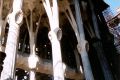 sagrada_familia_interior_nave_columns_lge