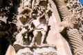 sagrada_familia_southfront_doorway_detail_lge