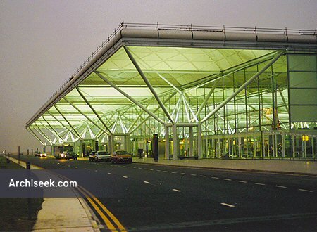stansted_exterior_lge
